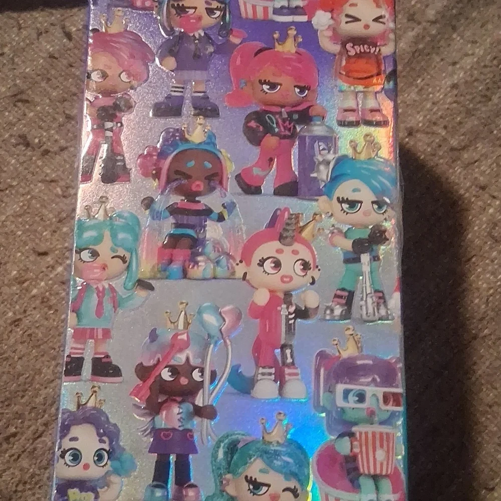 XOX KWEENIE Fearless Kweens Mystery Figurine - New (Box Damaged)